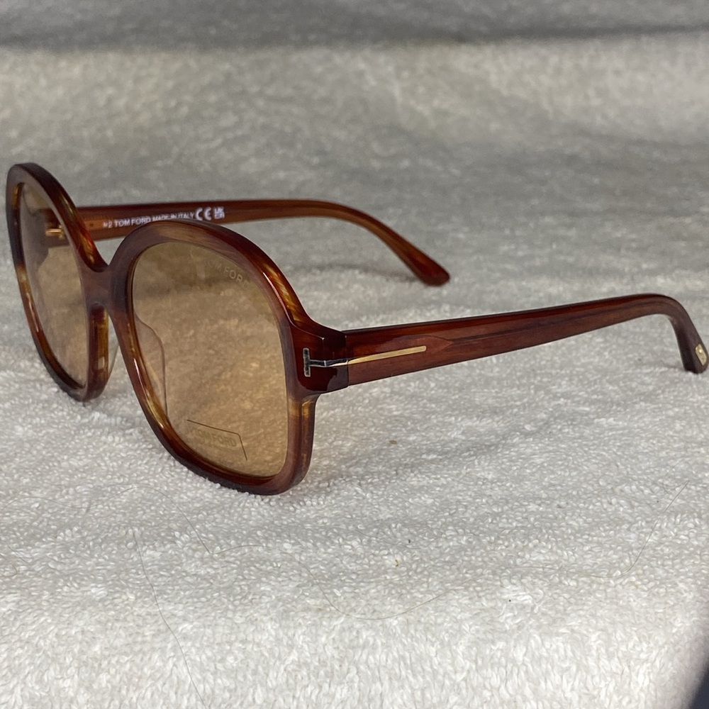 NEW IN BOX Tom Ford Hanley 57mm Photochromic Butterfly Sunglasses [In Box] - Picture 3 of 14